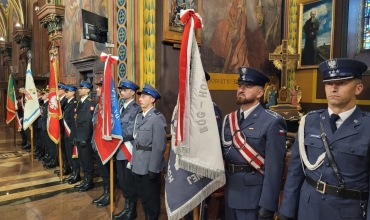 Katedra: poświęcenie sztandaru Aresztu Śledczego w Sosnowcu (fot. P. Lorenc)