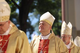 Kraków: Biskup na procesji ku czci św. Stanisława BM