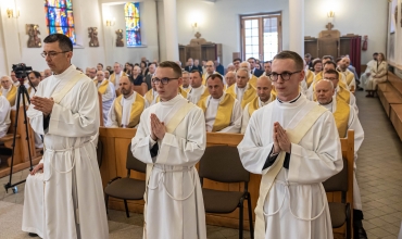 Biskup udzielił święceń w Zgromadzeniu Sercanów (zdjęcia za seminarium.scj.pl)