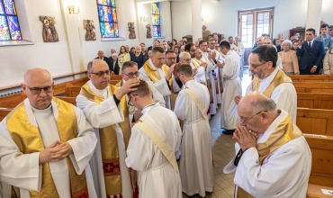 Biskup udzielił święceń w Zgromadzeniu Sercanów (zdjęcia za seminarium.scj.pl)
