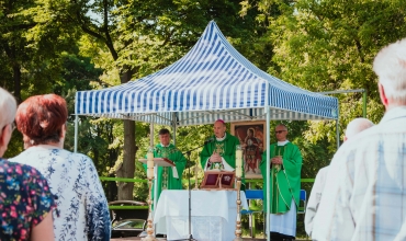 Biskup odprawił mszę w parafii św. Floriana