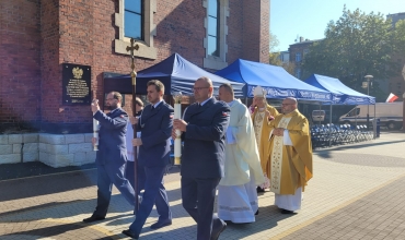 Katedra: poświęcenie sztandaru Aresztu Śledczego w Sosnowcu (fot. P. Lorenc)