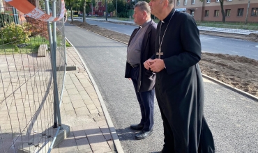 Biskup w parafii NMP Anielskiej w Dąbrowie Górniczej