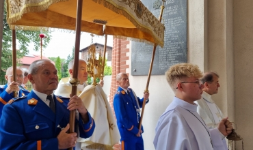 Pielgrzymka niewiast i dziewcząt do Dąbrowy Górniczej