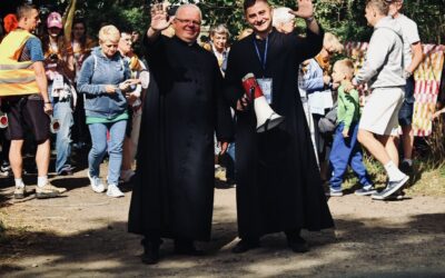 Czterdzieści lat w&nbsp;drodze. Ks.&nbsp;Grzegorz Woszczek: „Pielgrzymka pokazuje Kościół, który&nbsp;żyje”